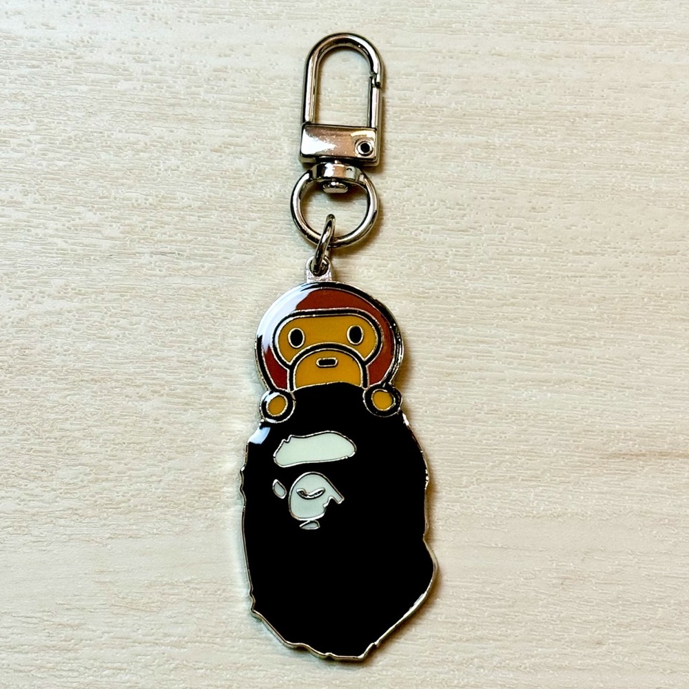 🖤 A bathing ape Bape + baby milo metal keychain